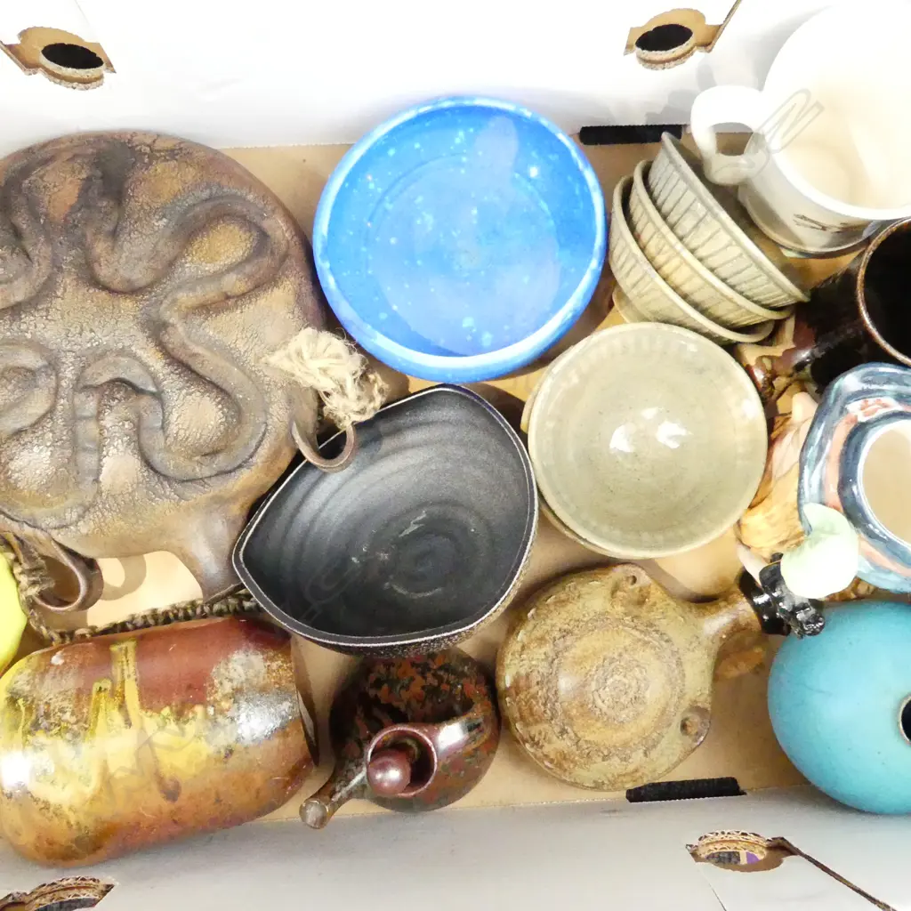BOX ASST NZ  POTTERY & TITIAN WARE Image 1++