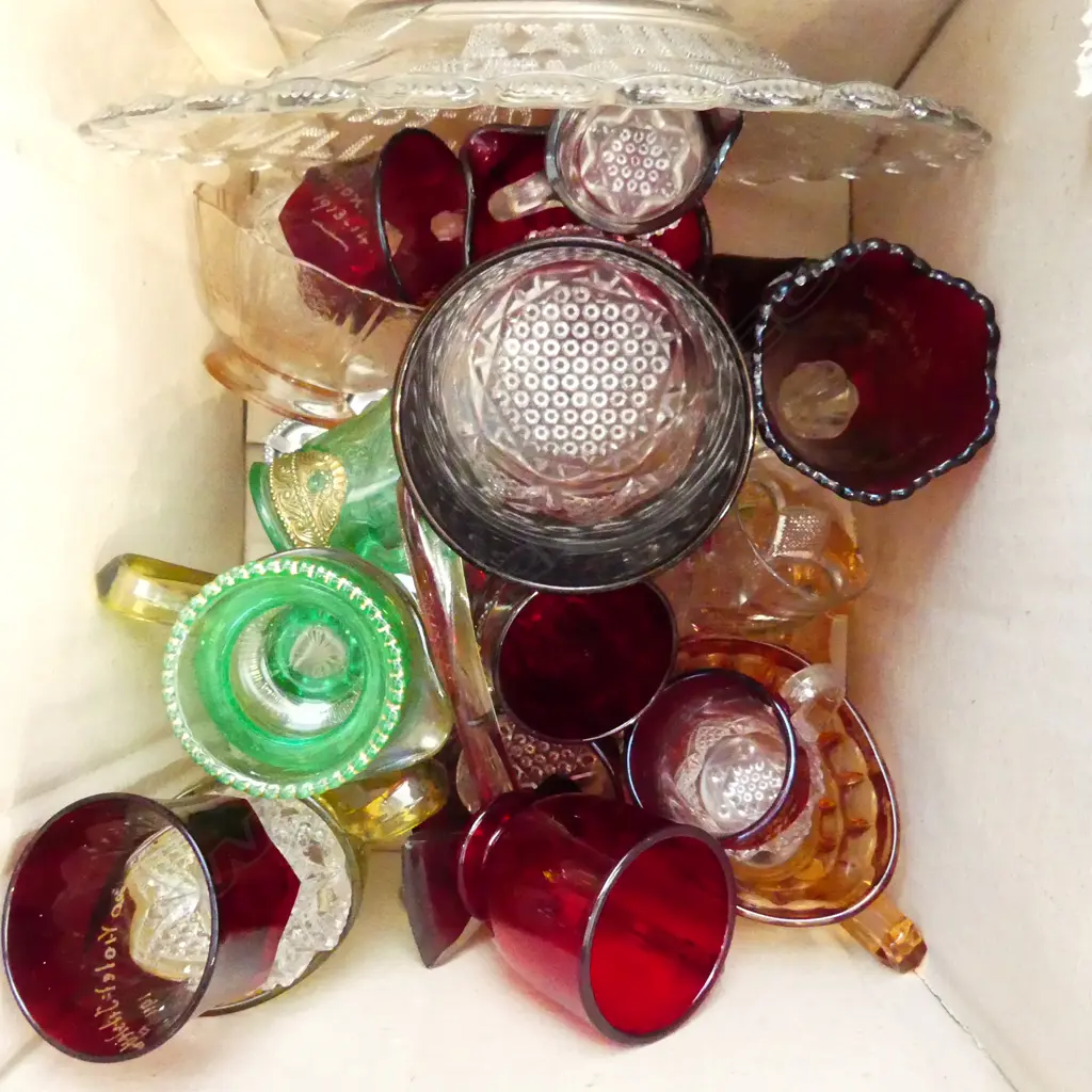 SM BOX LOT ASST VINTAGE COLOURED GLASS INCL NZ CENTENNIAL EXHIBITION ETC..  Image 1++