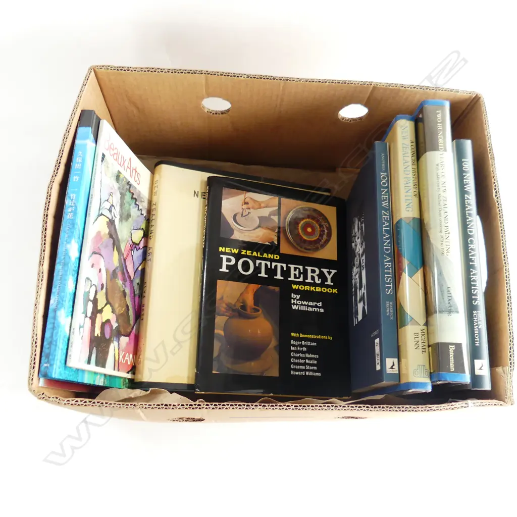 BOX REFERENCE BOOKS NZ ART, POTTERY ETC Image 1++