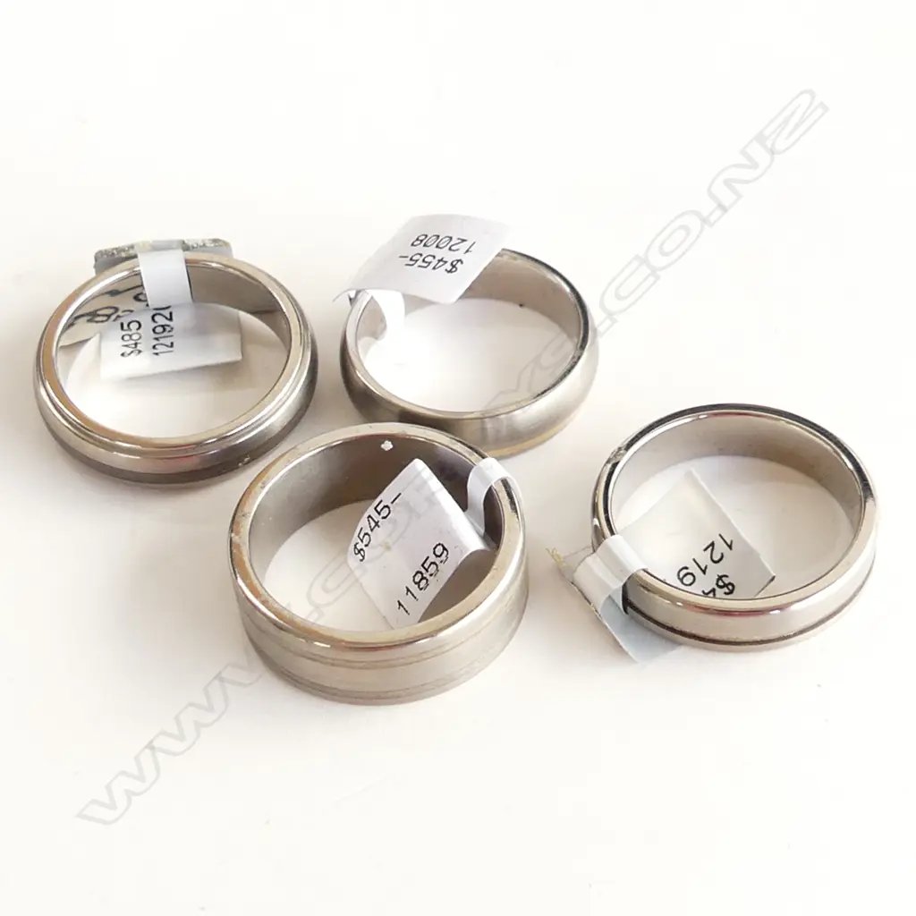 4 TITANIUM BANDS WITH GOLD & SILVER 16.9GMS Image 1++