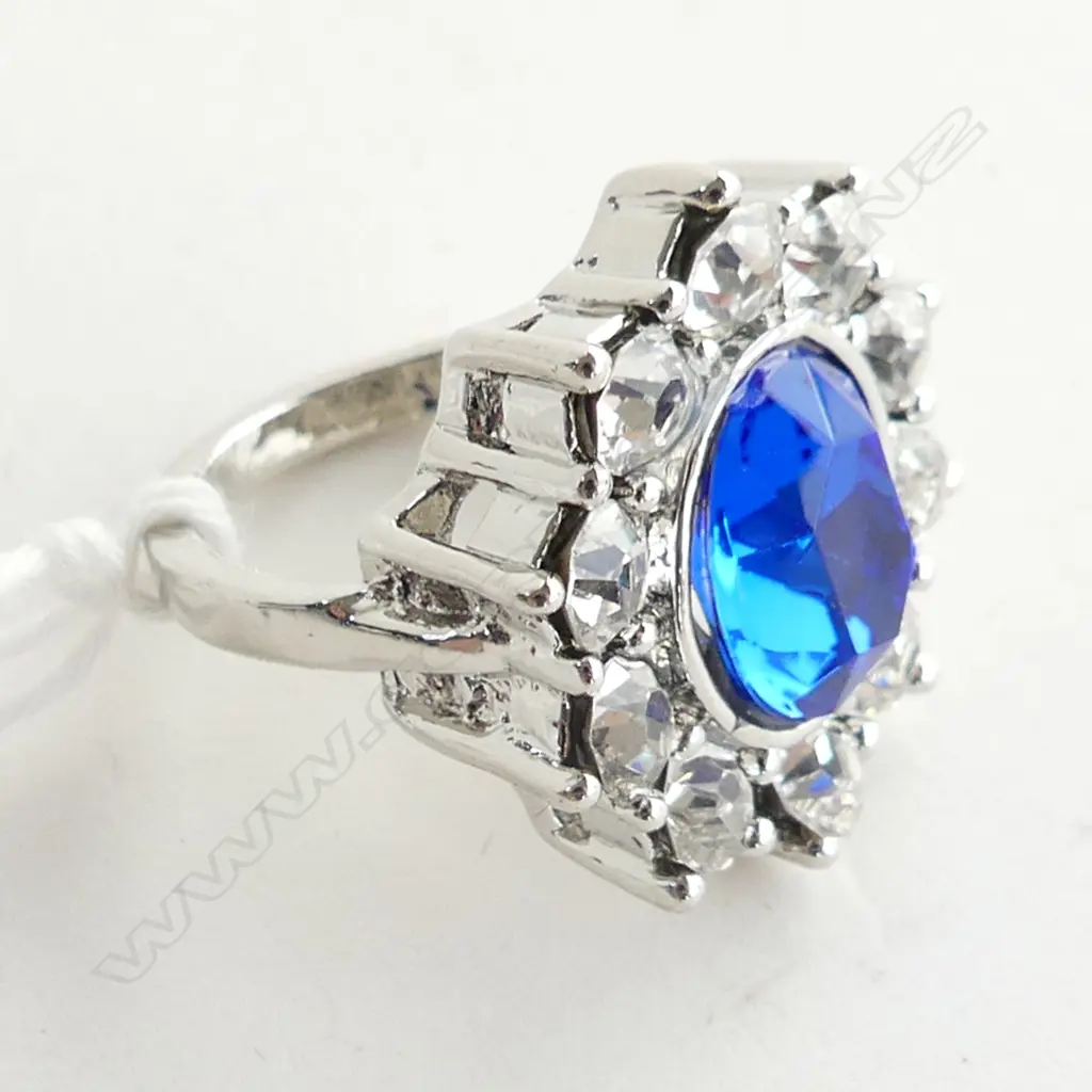 LG SILVER COLOURED BLUE AND WHITE STONES DRESS RING Image 1++