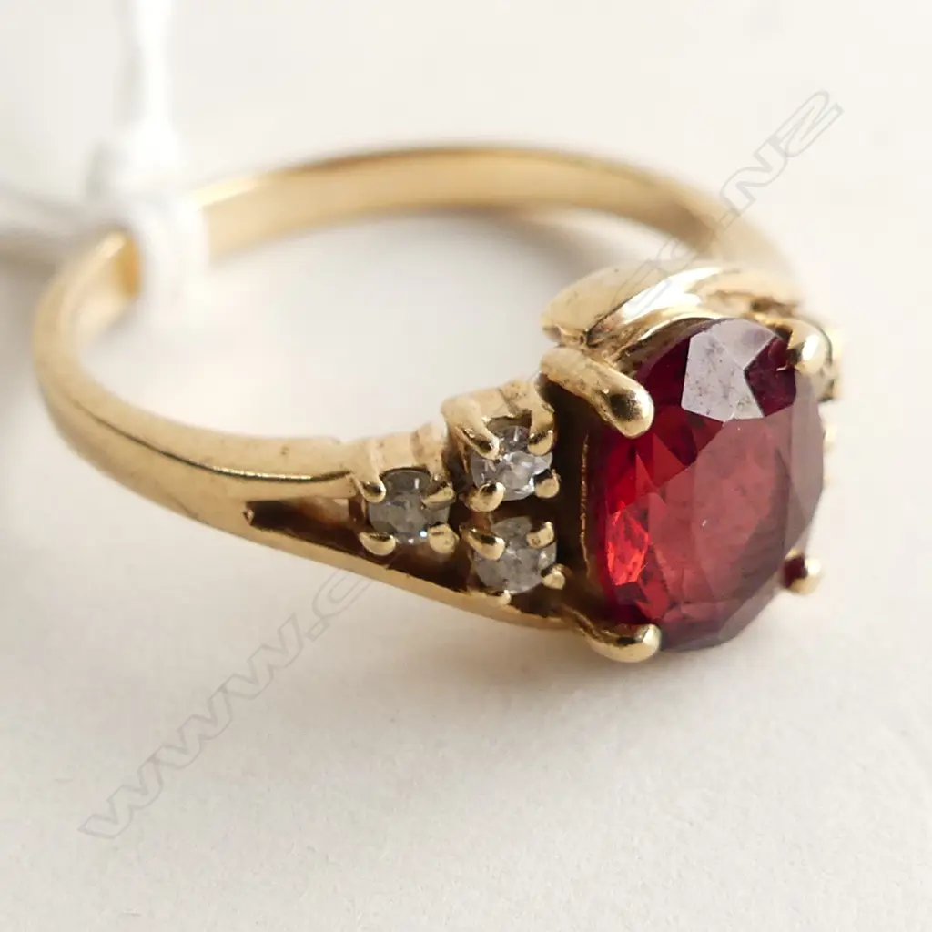 VINTAGE 9CT GARNET & DIAMOND? RING 2.5gms SIZE M Image 1++