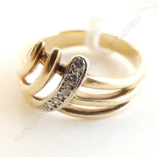 9CT GOLD & DIAMOND RING, 3GMS SIZE L 1/2