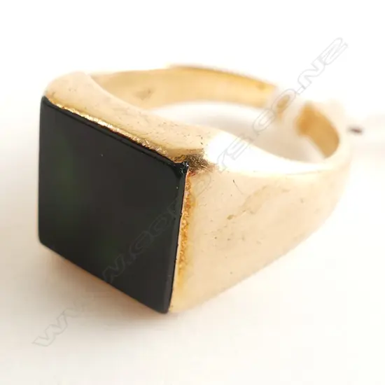 9CT YELLOW GOLD GENTS SIGNET RING 9.GMS SIZE Q