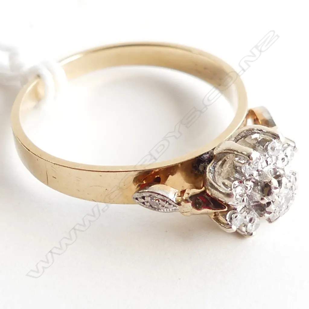 9CT Y/GOLD DIAMOND CLUSTER 3.4GMS, (0.20CT TOTAL) Image 1++