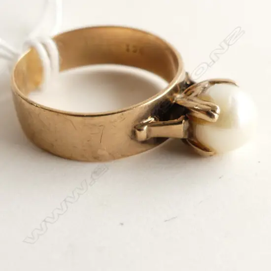 9CT GOLD PEARL DRESS RING 3.65gms SIZE O