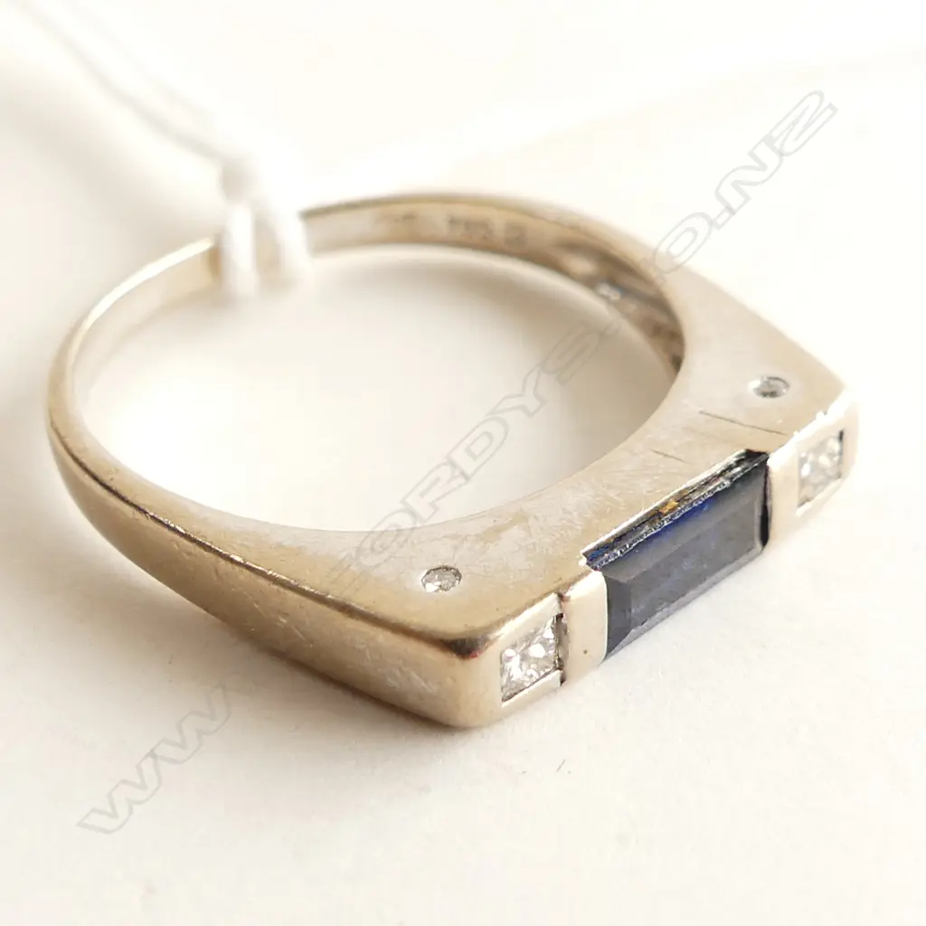 18CT WHITE GOLD SAPPHIRE & DIAMOND SET RING 4.4GMS  Image 1++