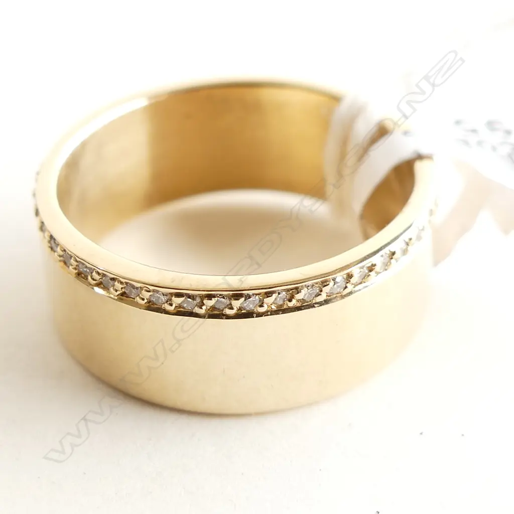 9CT GOLD MEADOWLARK DIAMOND SET BAND 5.7GMS Image 1++