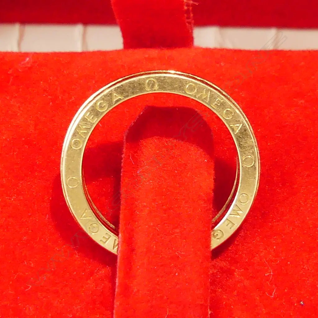 18CT GOLD OMEGA RING WITH ORIGINAL PACKAGING & CERTIFICATE 4.9GMS  SIZE K Image 1++