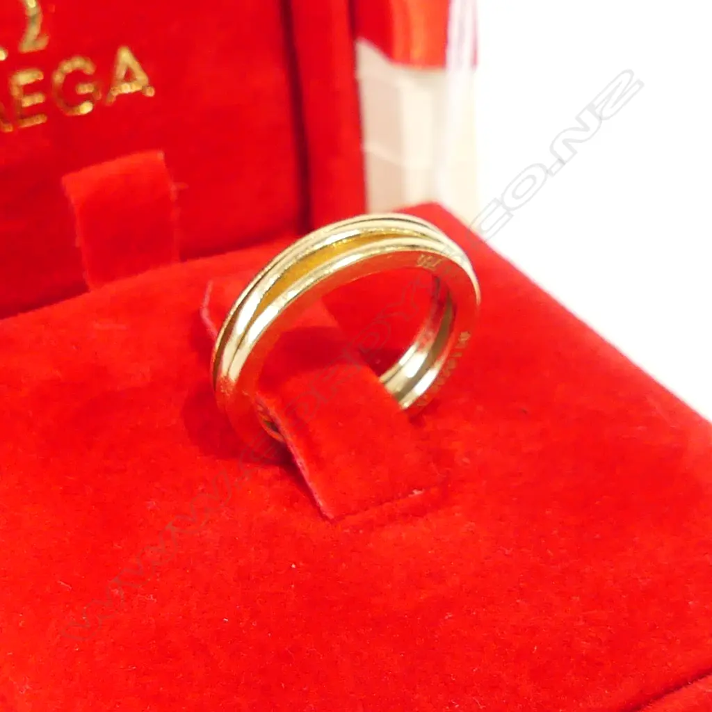 18CT GOLD OMEGA RING WITH ORIGINAL PACKAGING & CERTIFICATE 4.9GMS  SIZE K Image 1++