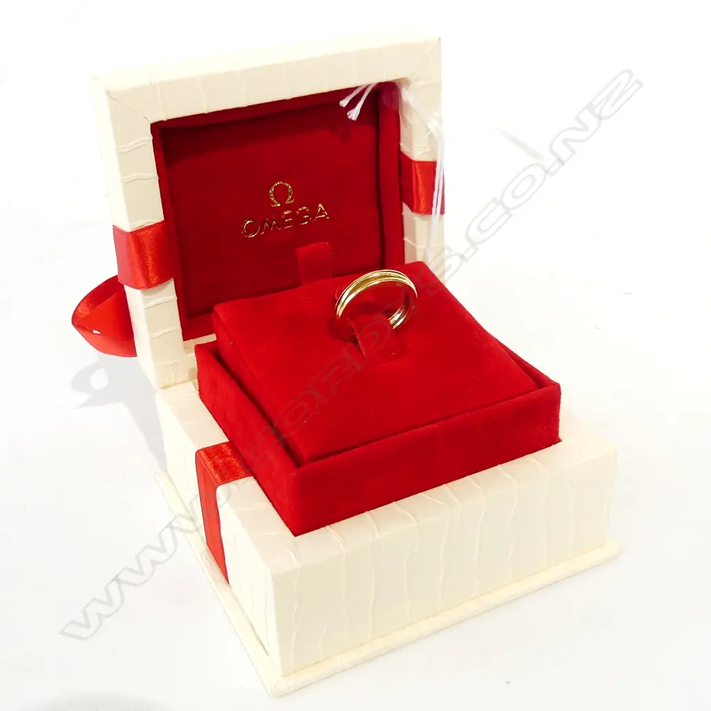 18CT GOLD OMEGA RING WITH ORIGINAL PACKAGING & CERTIFICATE 4.9GMS  SIZE K Image 1++