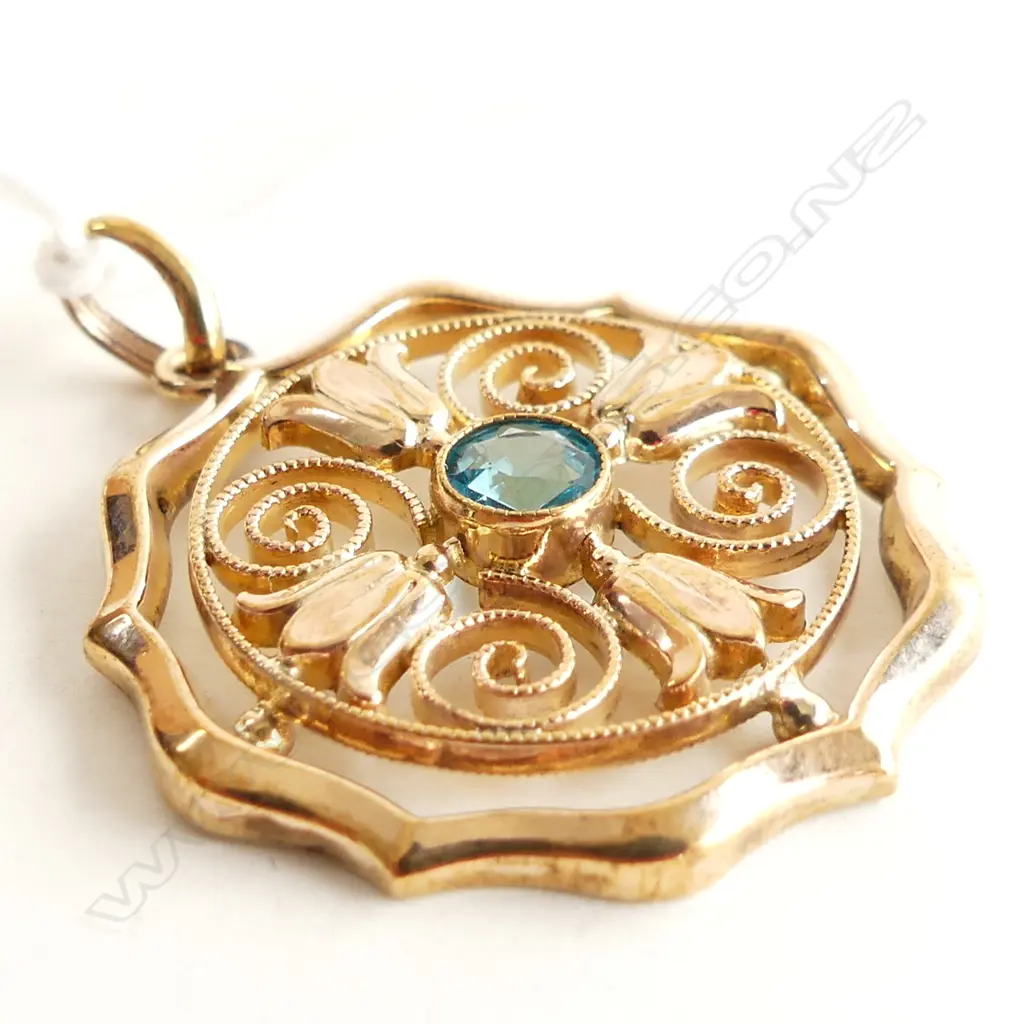 OLD PENDANT WITH BLUE STONE  (DIA  27MM) Image 1++