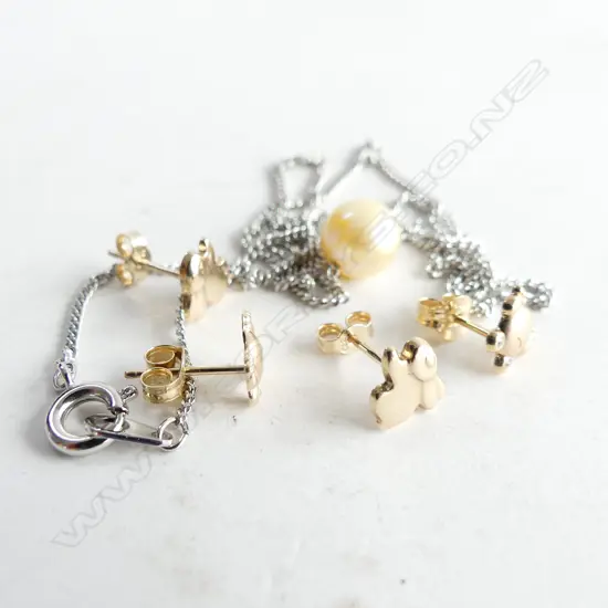 2 PRS 9CT EARRINGS 0.5 GRAMS + AKOYA PEARL NECKLACE 41CM