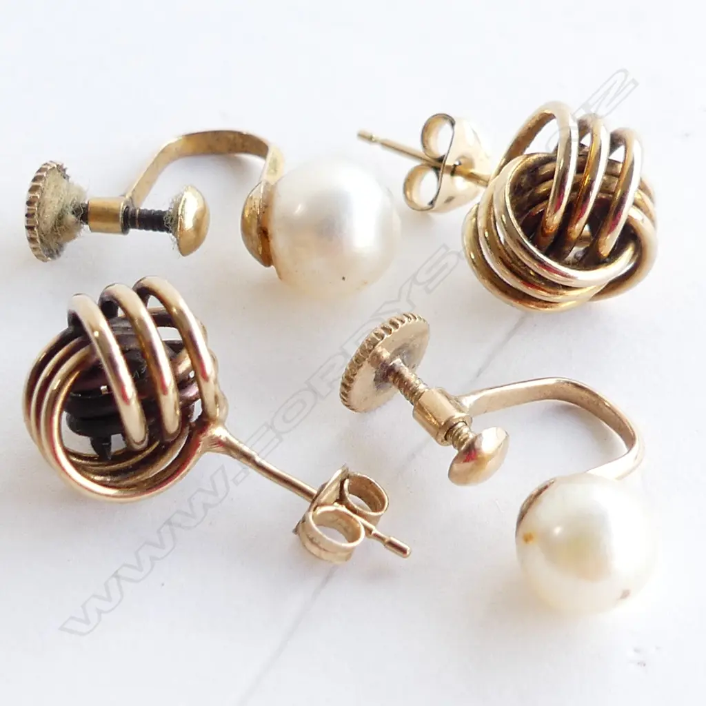 2 PRS EARRINGS; 14CT & 9CT, PEARL SCREW IN & KNOT STUDS Image 1++