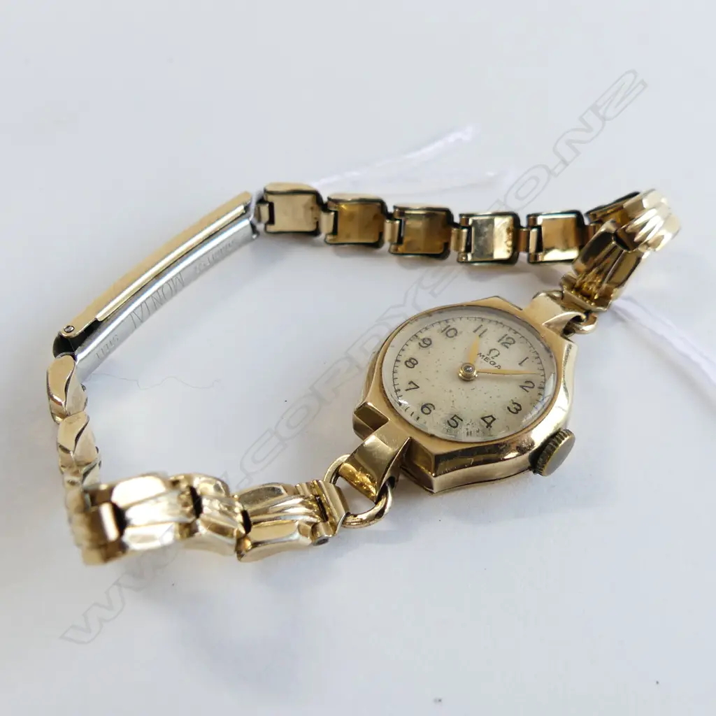 VINTAGE OMEGA LADIES 9CT GOLD WATCH 15.03 GMS (NOT WORKING) Image 1++
