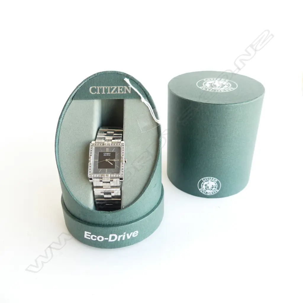 CITIZEN ECO DRIVE WATCH - PERFECT CONDITION, WORKING & IN ORIGINAL BOXING Image 1++