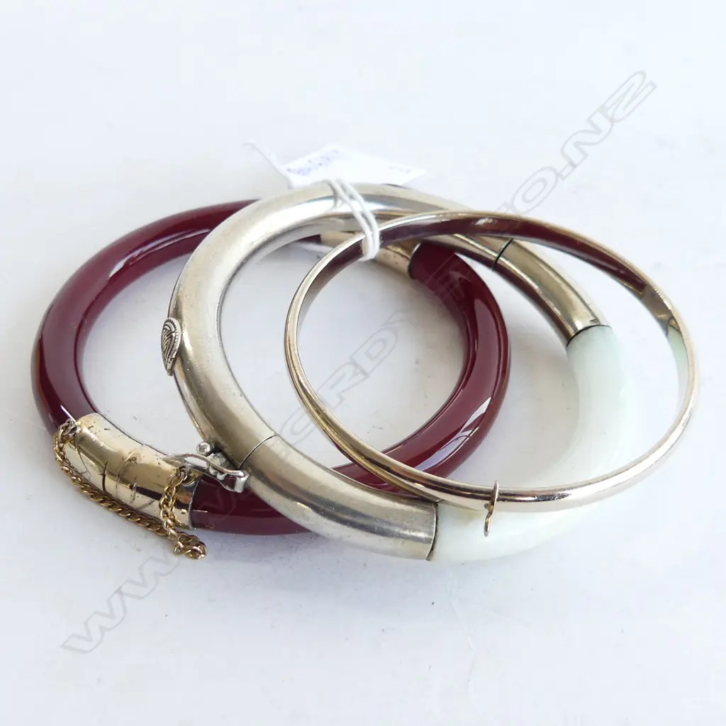 3 ORIENTAL BANGLES; CARNELIAN, WHITE JADE, GP 60mm int. dia. Image 1++