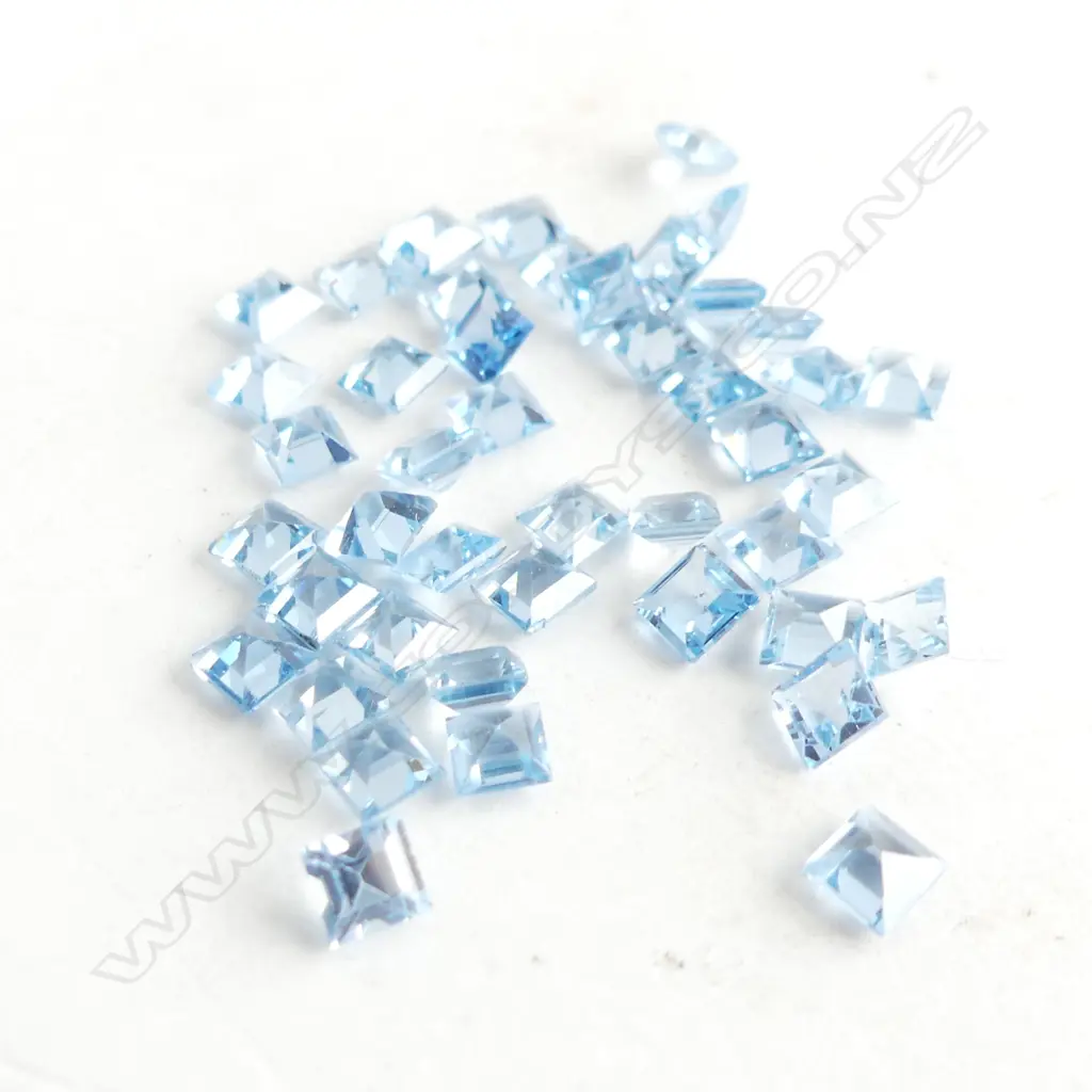 BOX SQUARE BLUE TOPAZ  Image 1++