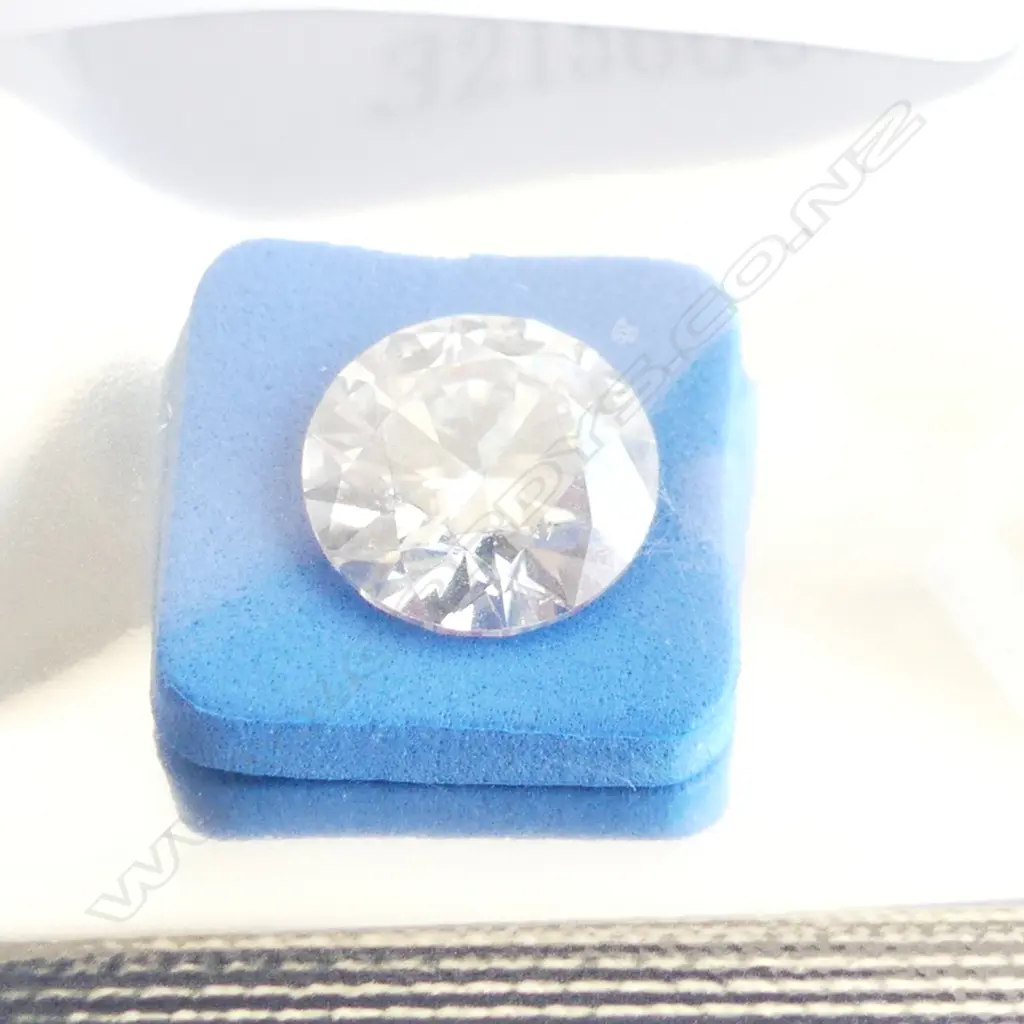 MOISSANITE GEMSTONE, 2CT - WITH GRA REPORT Image 1++