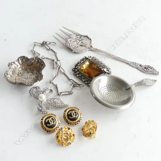 2 PRS FAUX CHANEL EARRINGS, ASST. STG / SILVER PLATE