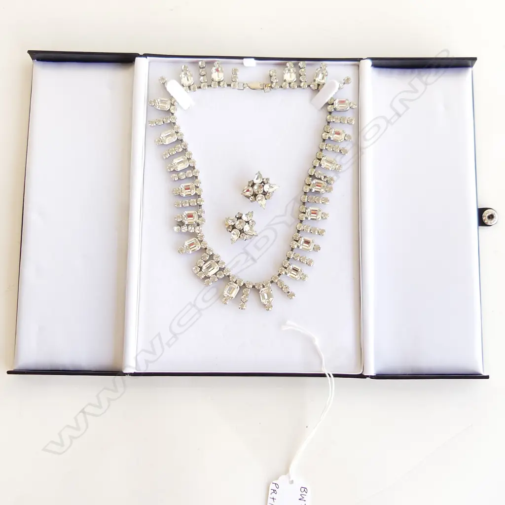 BEAUTIFUL VITNAGE CRYSTAL NECKLACE & CLIP ON EARRINGS  Image 1++