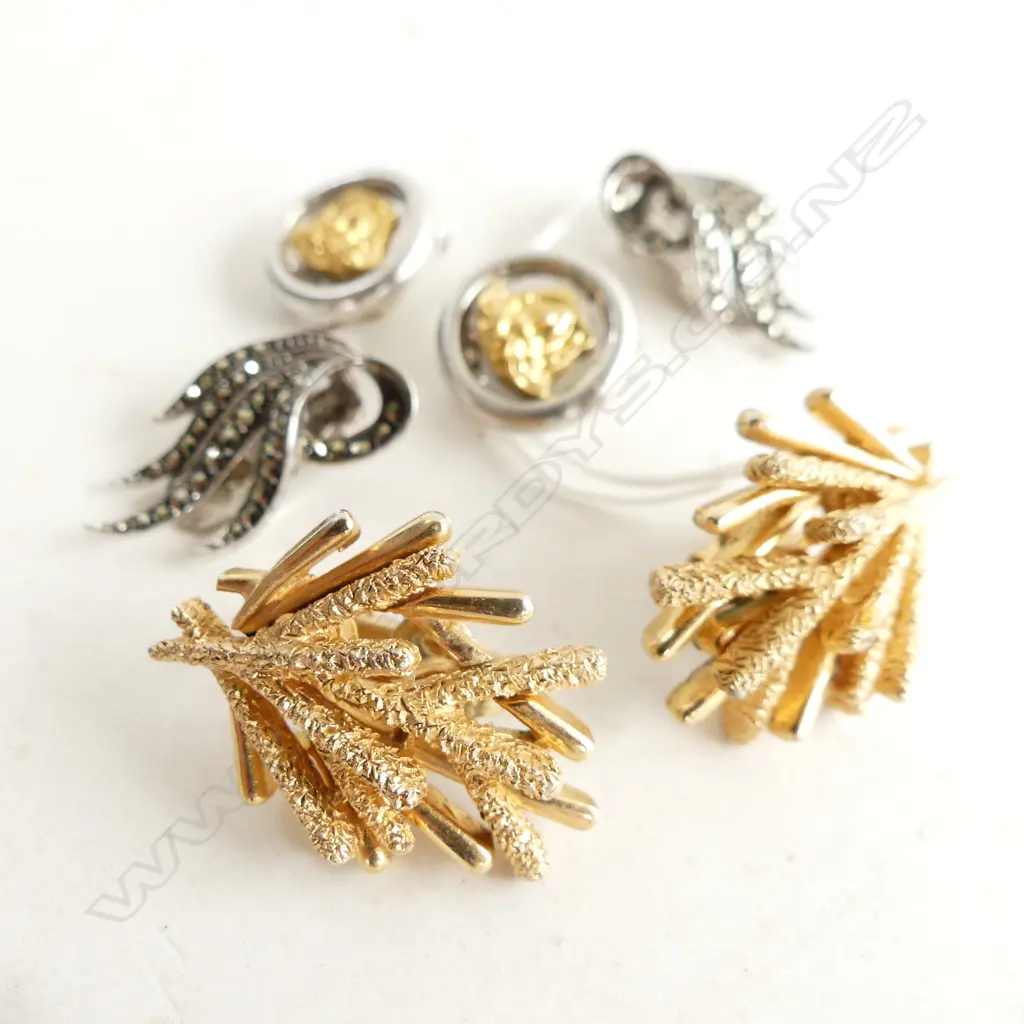 3 PRS CLIP ON EARRINGS; GIANNI VERSACE, GP CORAL, STG & MARCASITE Image 1++