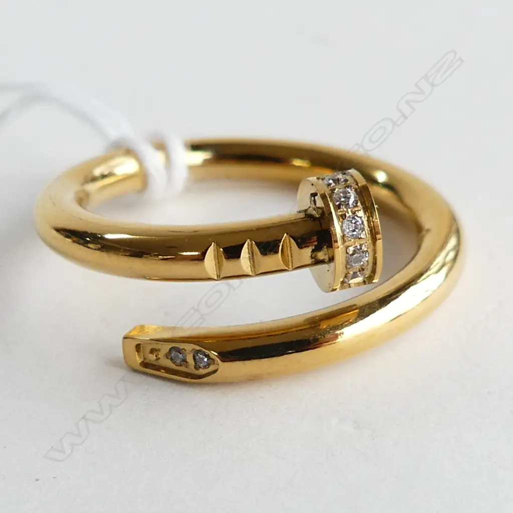 GOLD TONE SPLIT RING WITH DIAMANTES - IN PERSPEX BOX  Image 1++