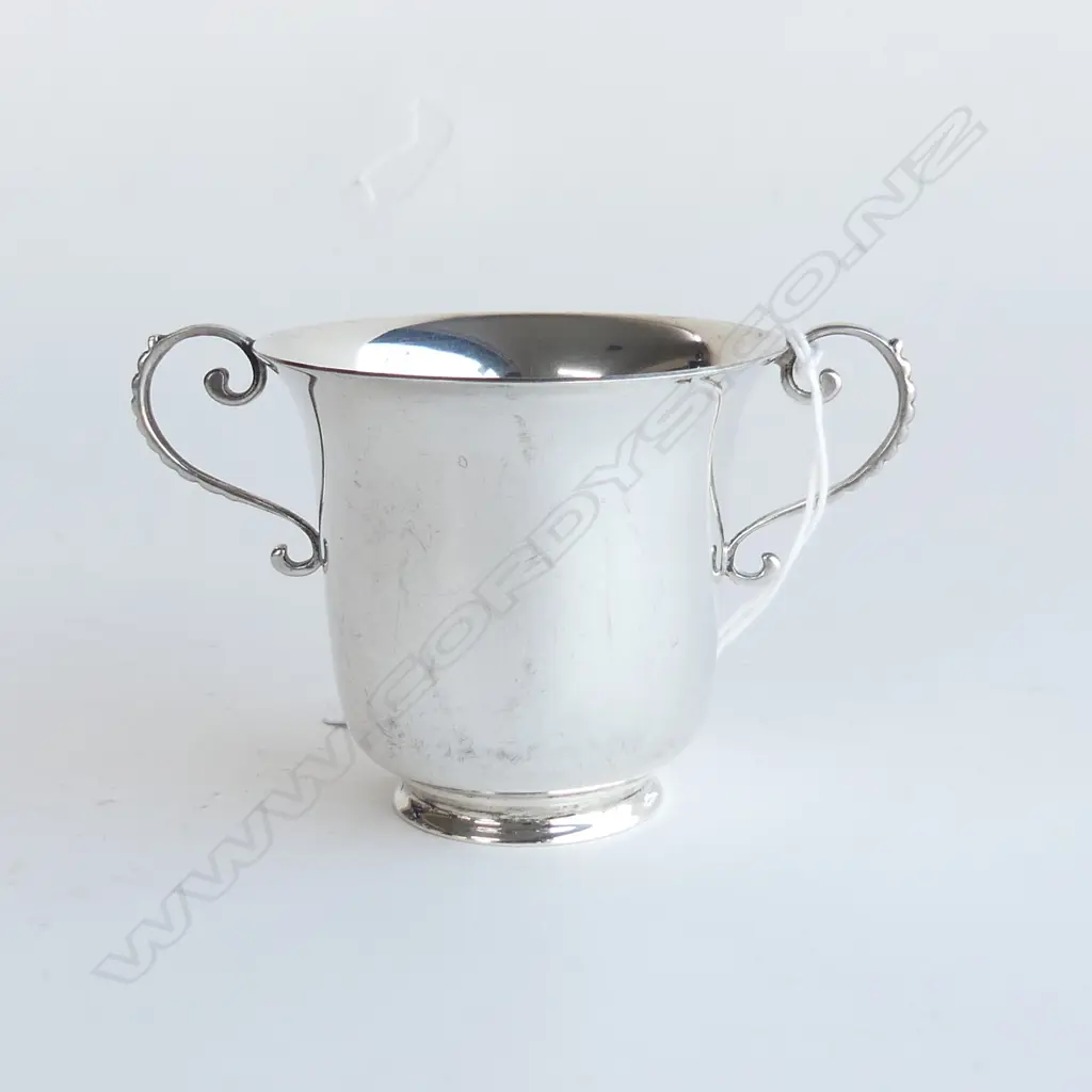 STERLING SILVER SMALL LOVING CUP CHRISTENING MUG H.60mm 67gms Image 1++