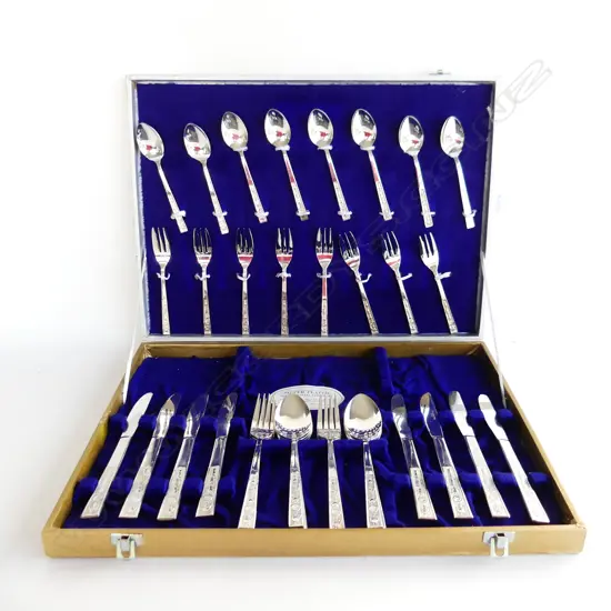 MID CENTURY SILVER PLATED CUTLERY SET IN CASE – COMPLETE 8 PLACE SETTING KETTLE MOTIFS TO HANDLES