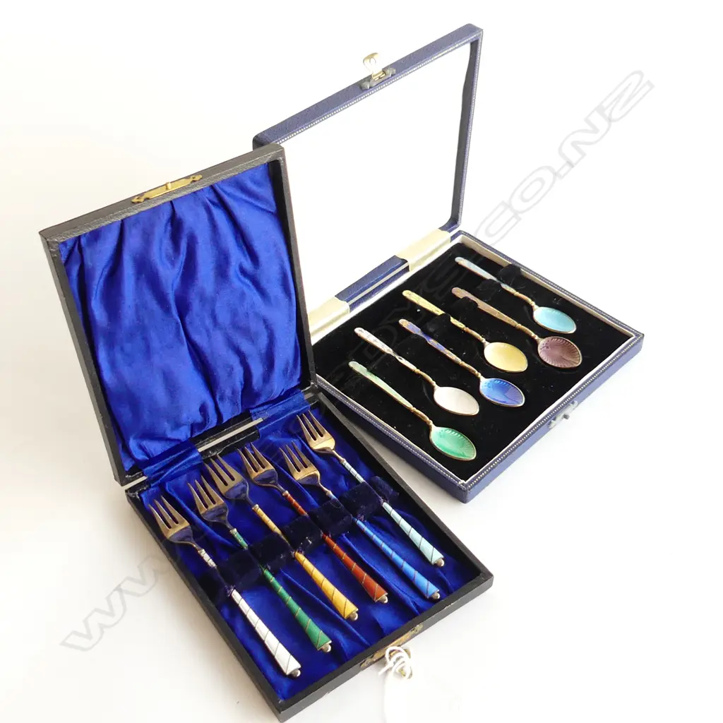 2 SETS ENAMELED SILVER GILT CUTLERY, BOXED 131 GRAMS SOME DAMAGE Image 1++