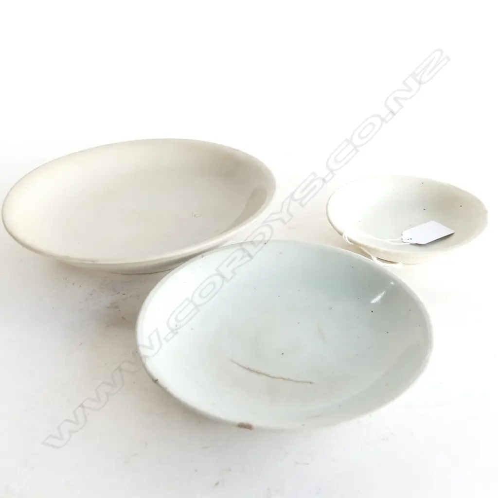 3 CHINESE 17thC DEHUA DISHES; 200 / 155 / 115mm dia Image 1++