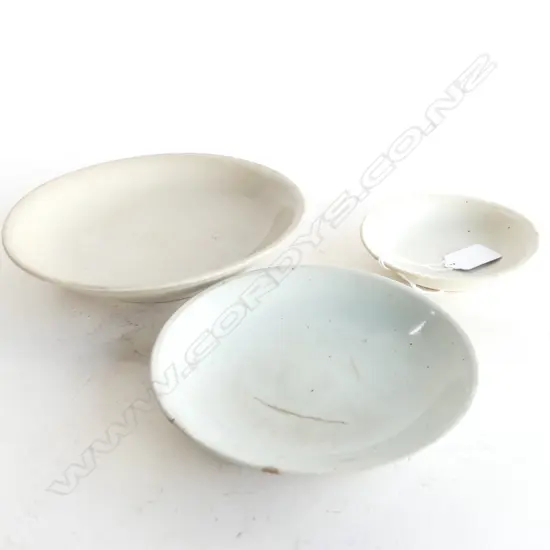 3 CHINESE 17thC DEHUA DISHES; 200 / 155 / 115mm dia