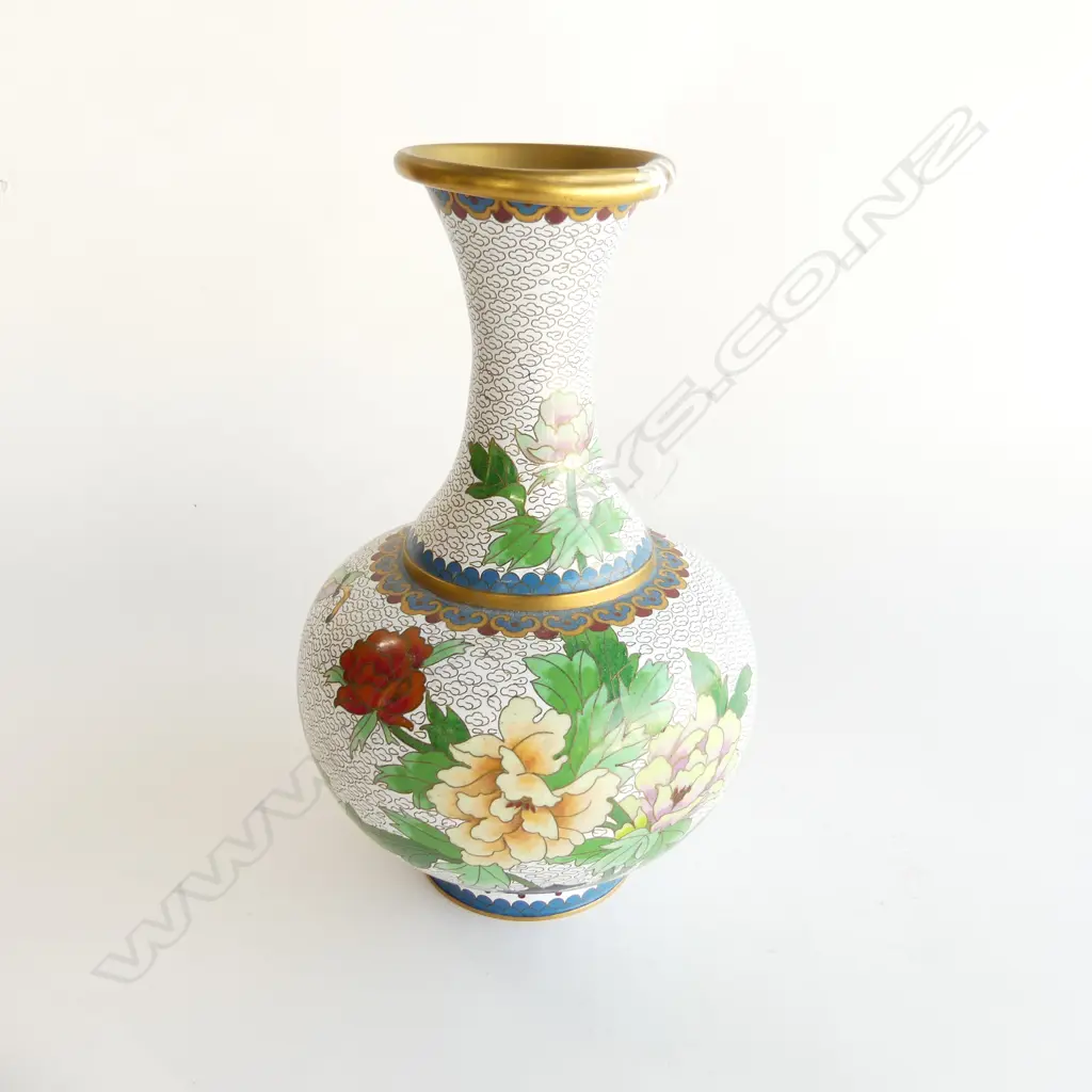 CLOISONNE VASE; WHITE GROUND H.250mm Image 1++
