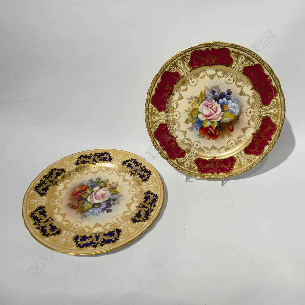 A PAIR OF AYNSLEY CABINET PLATES. CENTRAL ROSES DECORATION ONE BLE ONE RED BORDER. DIA 265mm Image 1++