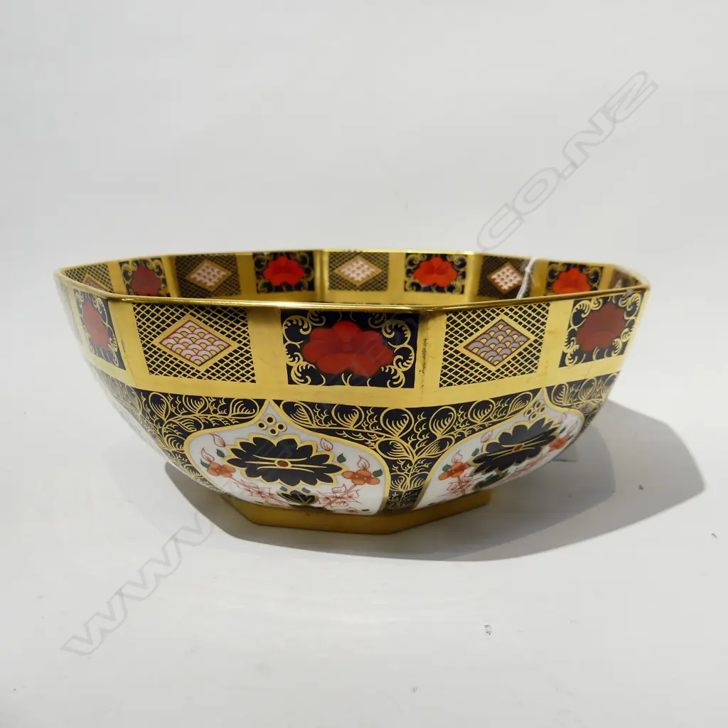 LG ROYAL CROWN DERBY IMARI BOWL, DIA 240MM (REPAIRED) Image 1++