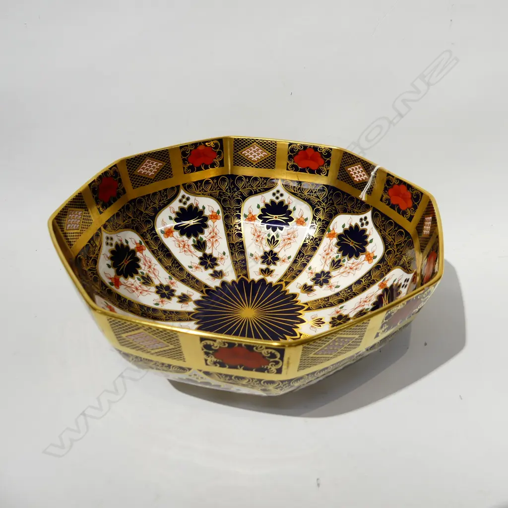 LG ROYAL CROWN DERBY IMARI BOWL, DIA 240MM (REPAIRED) Image 1++