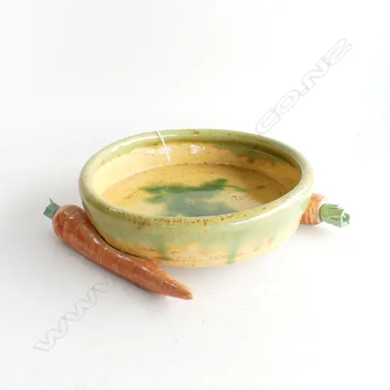 ONLIE ONG LG POTTERY DISH ON PR CARROTS D265mm  1 CARROT A/F AT ONE END
