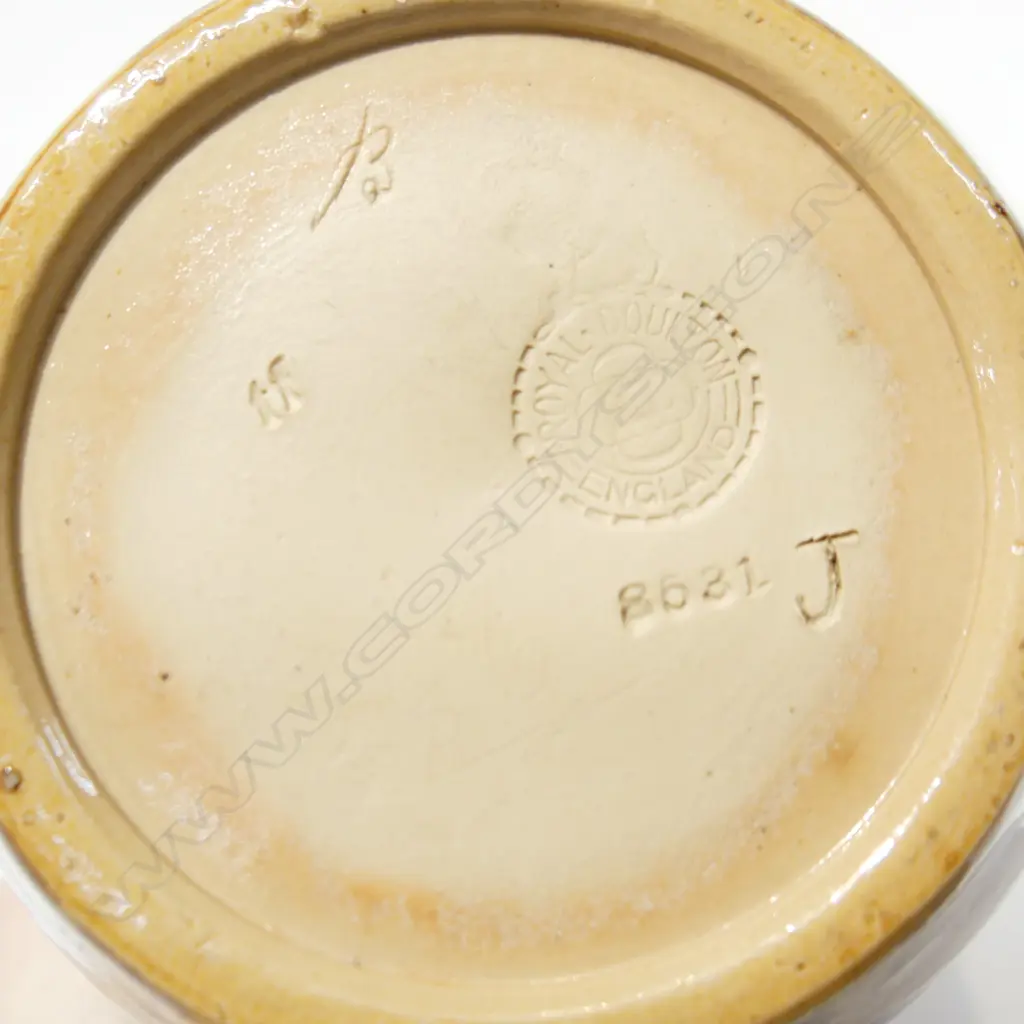 R/DOULTON STONEWARE LEAF DECORATED OVOID VASE H.175mm Image 1++