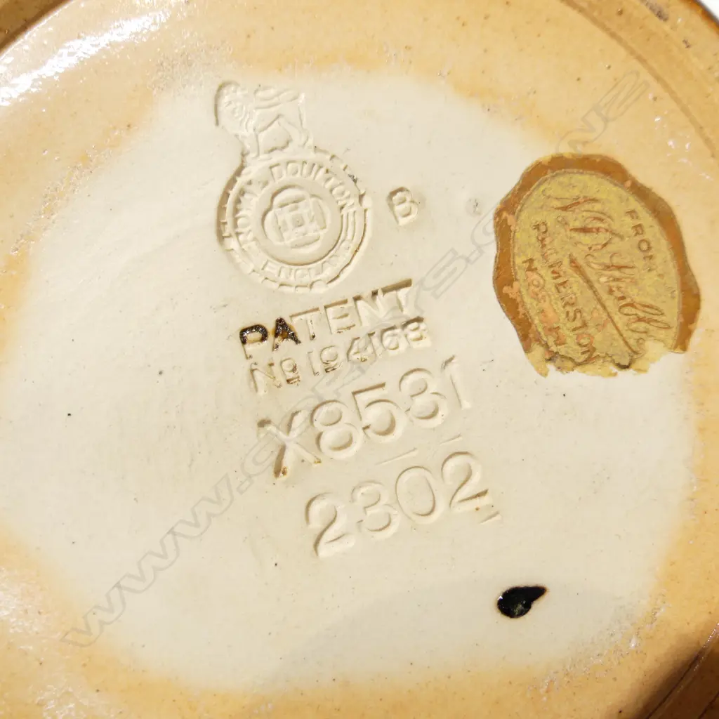 R/DOULTON STONEWARE LEAF TOBACCO HUMIDOR H.140mm Image 1++