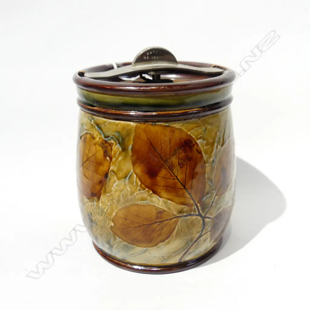 R/DOULTON STONEWARE LEAF TOBACCO HUMIDOR H.140mm Image 1++