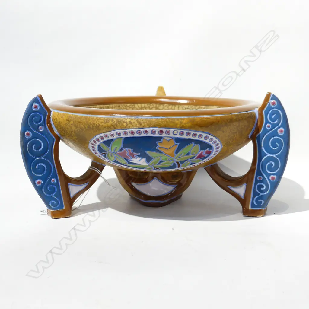 IMPERIAL AMPHORA THREE FOOTED COMPORT WITH THREE ENAMEL VIGNETTES. DIA. 230mm Image 1++