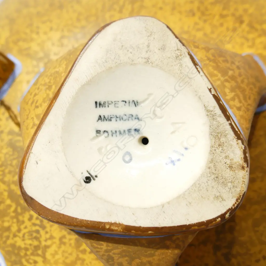 IMPERIAL AMPHORA THREE FOOTED COMPORT WITH THREE ENAMEL VIGNETTES. DIA. 230mm Image 1++