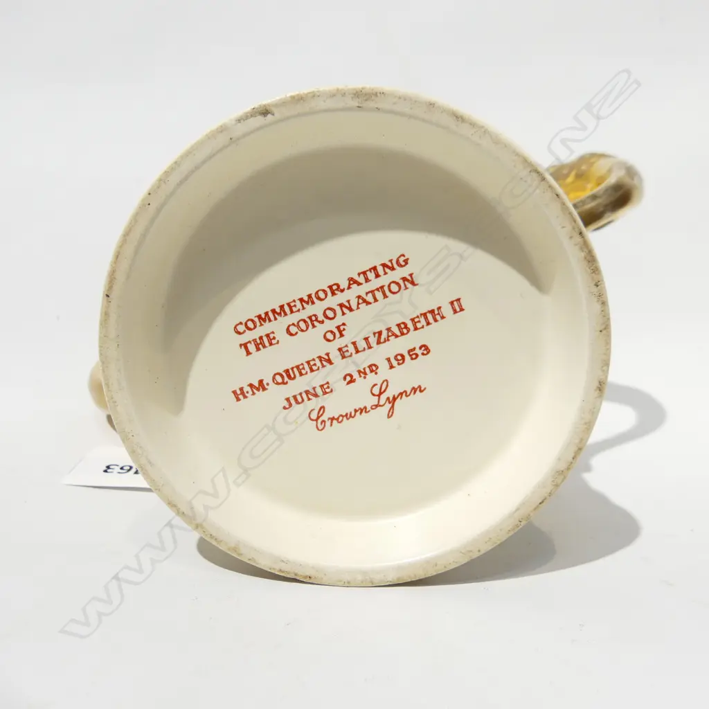 CROWN LYNN QE11 1953 CORONATION COMMEMORATIVE LOVING CUP WITH GOLD LION HANDLES, H. 130MM Image 1++