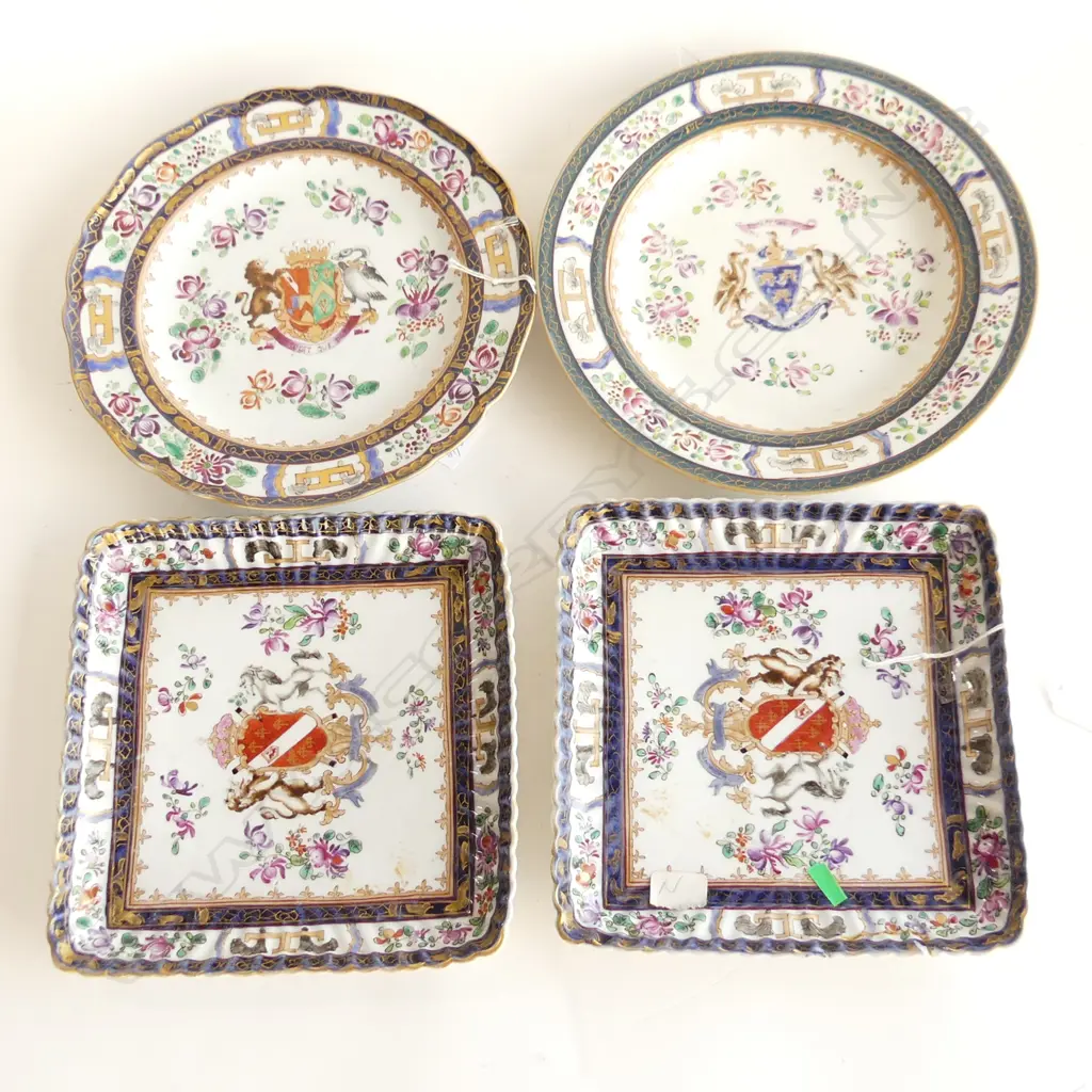 4 19THC CHINESE STYLE ARMORIAL PLATES ONE FAULTED D 240 MM Image 1++