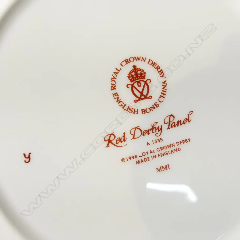ROYAL CROWN DERBY 'DERBY PANEL' PLATES; 8 DINNER (DIA 270MM) & 8 LUNCHEON (DIA 215MM) Image 1++