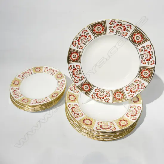 ROYAL CROWN DERBY 'DERBY PANEL' PLATES; 8 DINNER (DIA 270MM) & 8 LUNCHEON (DIA 215MM)