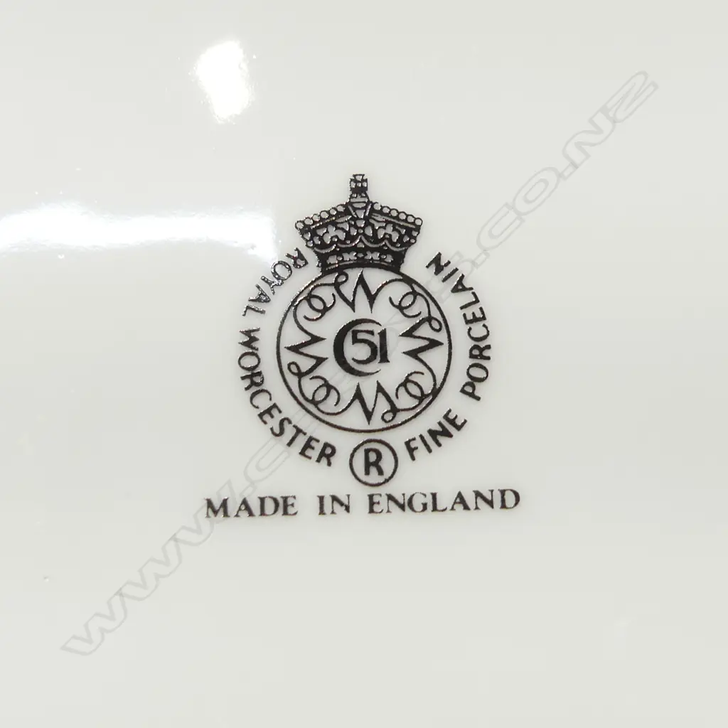 ROYAL WORCESTER EVESHAM; 6 DINNER PLATES, 6 LUNCHEON PLATES, 6 BOWLS Image 1++