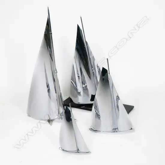 4 CHROME ART DECO YACHTS, ONE ON BLACK VITROLITE BASE, H.150-400mm