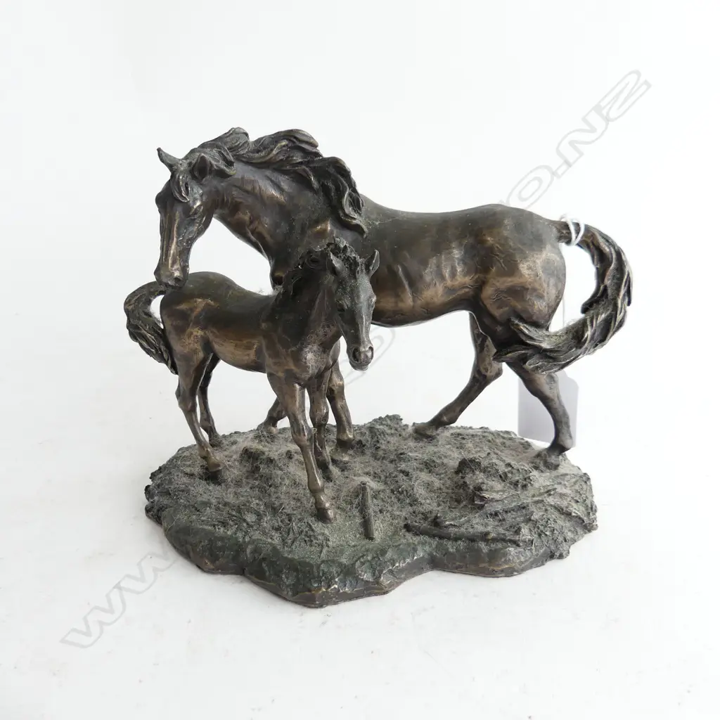 BRONZED MARE & FOAL FIGURE L. 180MM Image 1++