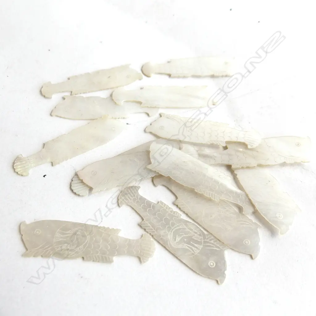 14 VICTORIAN MOTHER OF PEARL FISH GAMING TOKENS, INTRICATELY CARVED & ENGRAVED, L. 45MM Image 1++